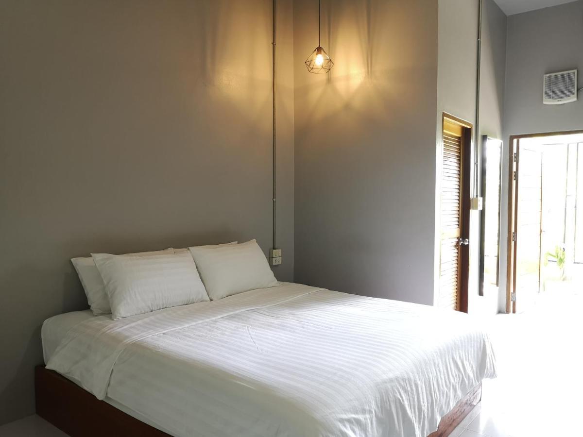 Siri Guesthouse @ Surat Thani Exterior photo