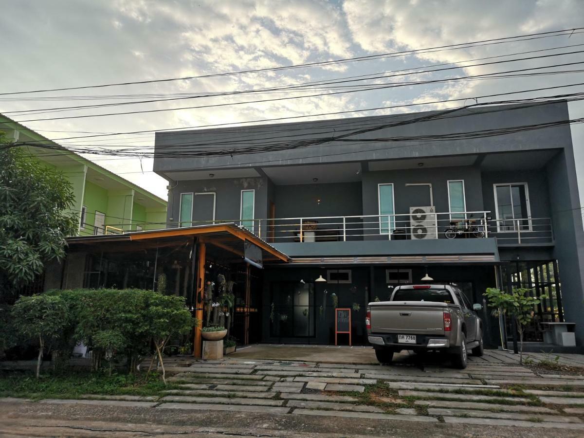 Siri Guesthouse @ Surat Thani Exterior photo