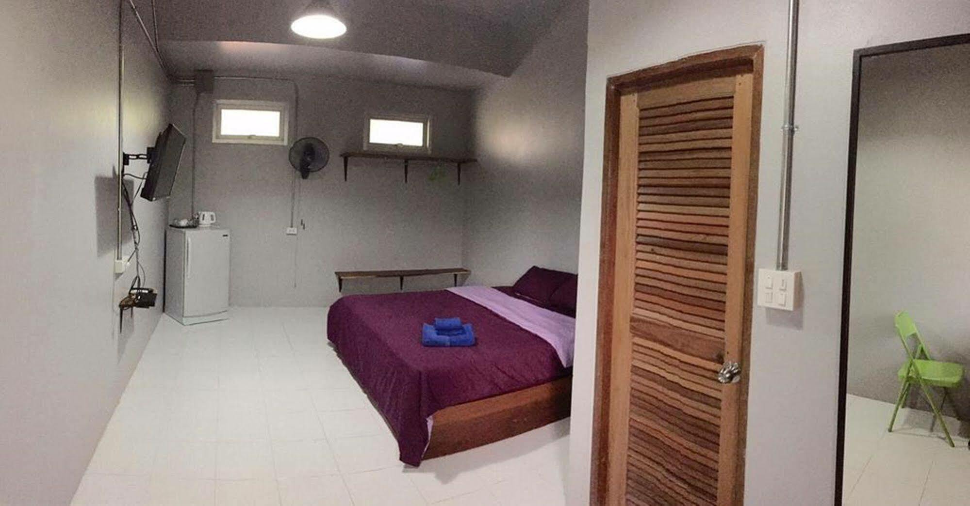 Siri Guesthouse @ Surat Thani Exterior photo